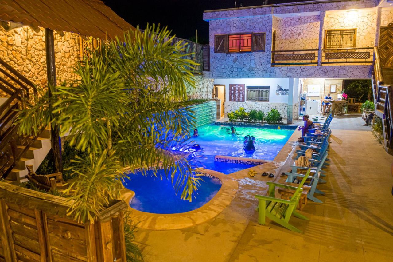 Vista De Aguilas Ecolodge Pedernales Exterior photo